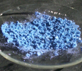 Cobalt(II)-chlorid in eine Glasschale